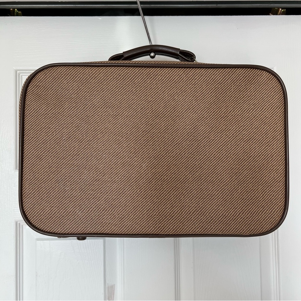 Vintage Luggage/Suitcase 🧳 - Picture 4 of 15